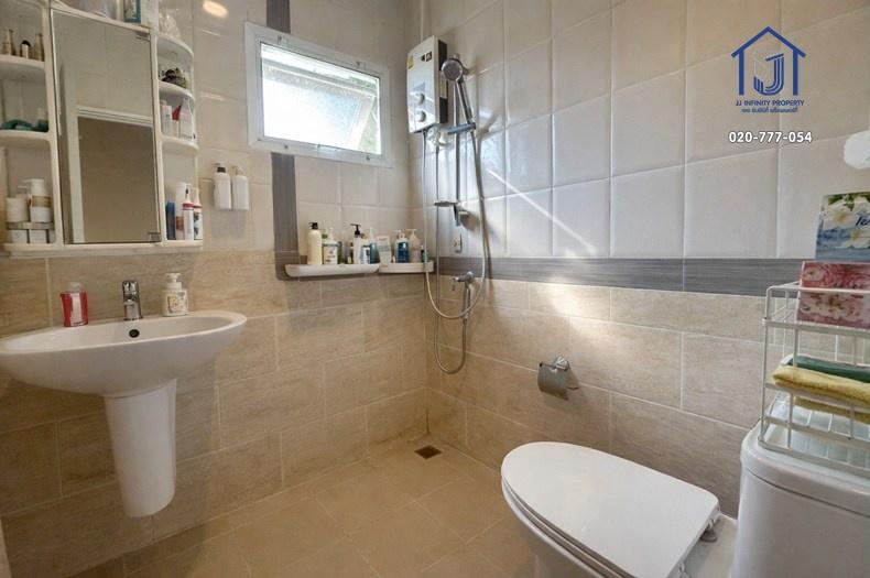 ขายทาวน์โฮม 2 ชั้น หมู่บ้านโกลเด้น ทาวน์ เกษตร-ลาดปลาเค้า ซอยลาดปลาเค้า 72 หลังมุม ใกล้รถไฟฟ้าสายสีชมพู 10