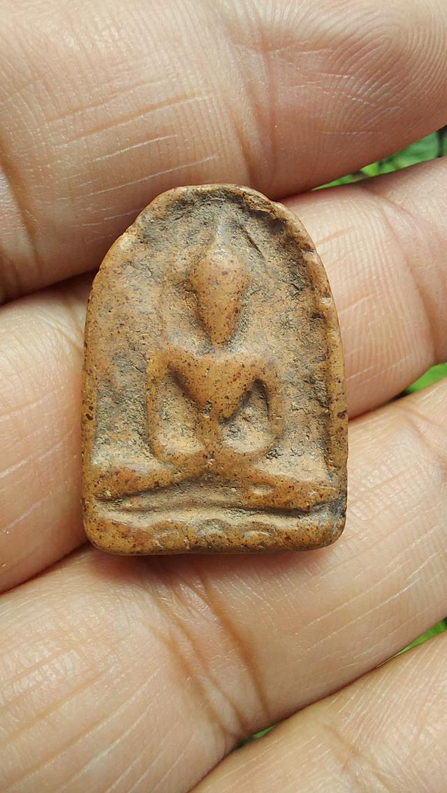 พระซุ้มกอ เนื้อดิน แร่ดอกมะขามสวยๆ