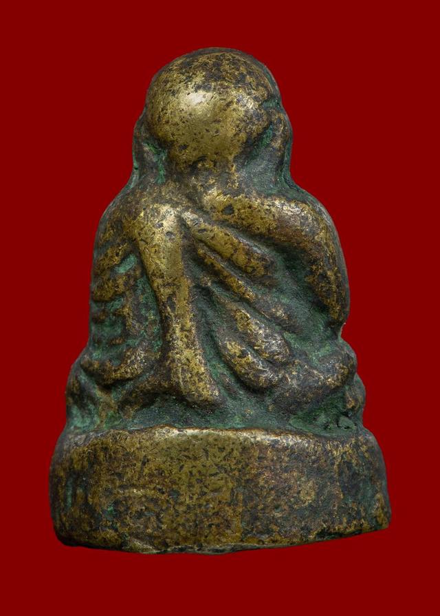 หลวงพ่อเงินวัดห้วยเขน  ฐานมียันต์ รูปที่ 2