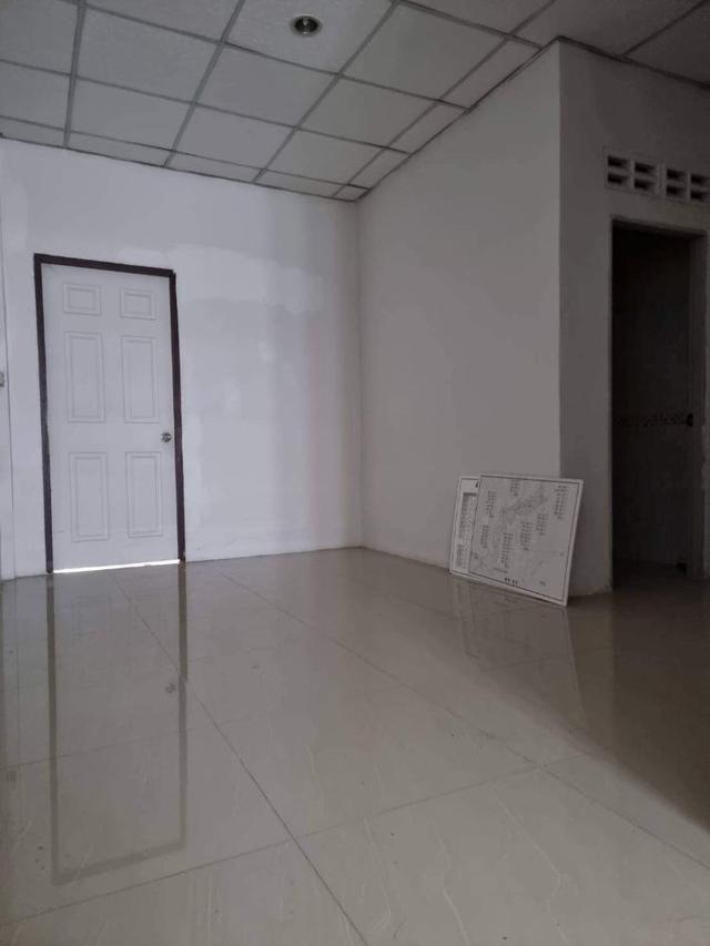 ขายอาคารพาณิชย์ 2 ชั้น บ่อวิน ชลบุรี ทำเลค้าขาย ติดถนนหลัก เดินทางสะดวก ใกล้ตลาดและนิคมฯ 7