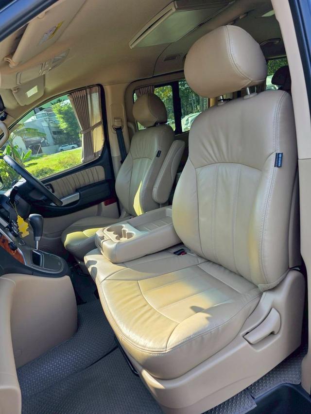 HYUNDAI H-1 VIP สีดำ ปี 2015 ไมล์ 130,000 กม. 9