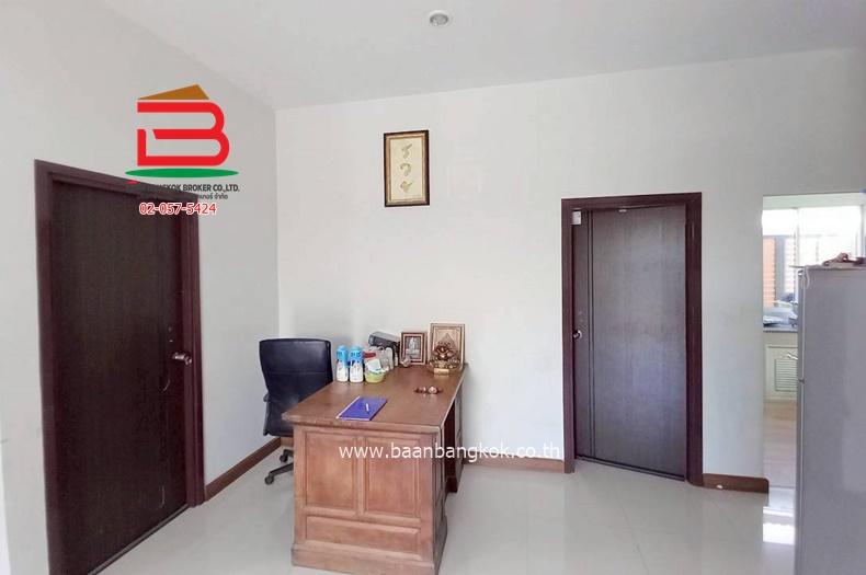 บ้านเดี่ยว 1 ชั้น หมู่บ้าน ฐานมั่นคง 15 เนื้อที่ 68 ตรว. (ซอยเอราวัณ 27) ถนนเอราวัณ 1 ตำบลคลองสอง อำเภอคลองหลวง ปทุมธานี 6