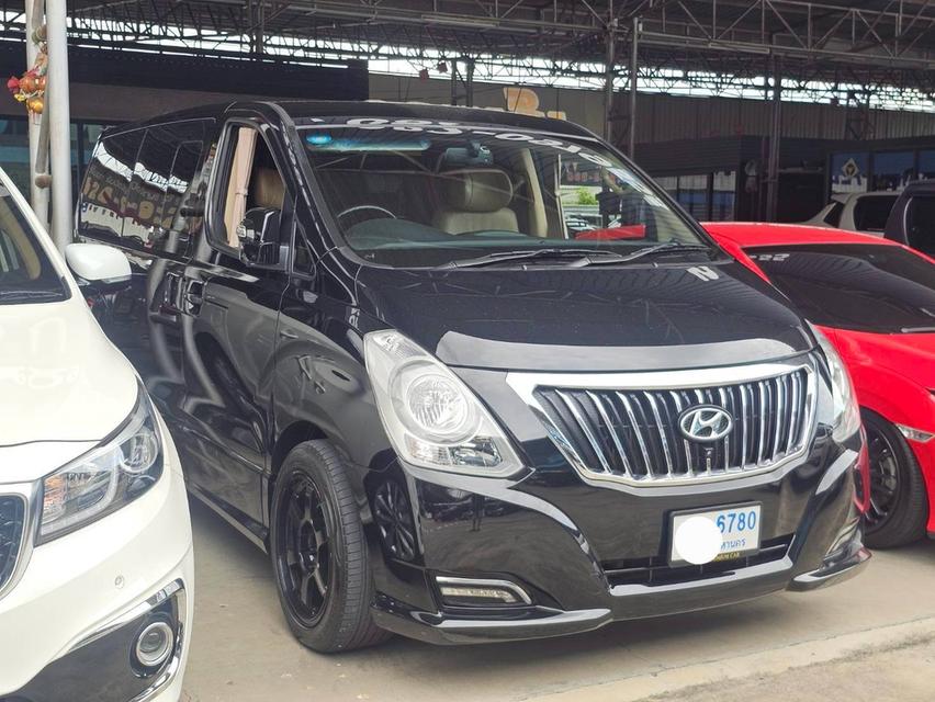 เข้าใหม่#Hyundai #H1 deluxe Top ปี 2018 จด 2019 สีดำ ดีเซล 11 ที่นั่งรถศูนย์ฮุนได ไมล์แท้เพียง 149,xxx km. รูปย่อยที่ 2