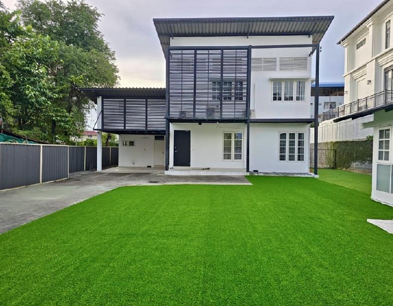 ให้เช่าบ้านเดี่ยว 2 ชั้น / Home Office หลังใหญ่ ซอยรามอินทรา เข้าซอยไม่ลึก ทำเลดีมาก / ปากซอยรถไฟฟ้า เดินได้ 1