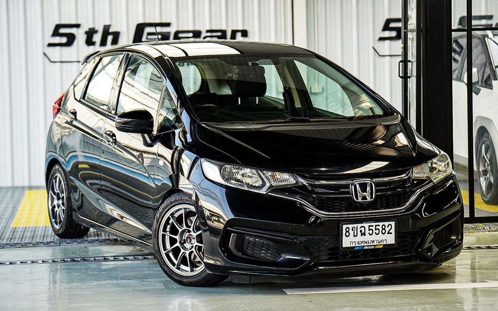 HONDA JAZZ GK 1.5 VTEC MNC 2017 M/T 💸 ราคาเพียง 319,000 บาท(เงินสดได้) 📌 ผ่อนเริ่มต้น 5xxx บาท ✅ ออกรถ จัด+โอน+จบ เพียง 10,000 บาท📍 รูปย่อยที่ 3