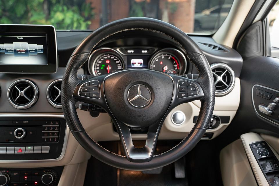 “Mercedes-Benz GLA200 Urban“ Facelift  ปี 2019 รูปที่ 4