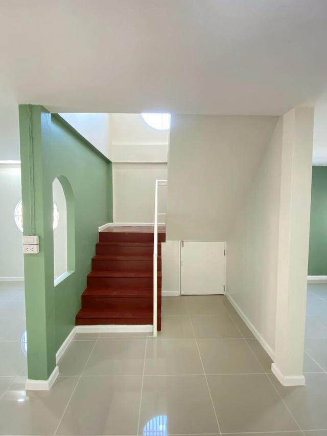 ขายทาวน์เฮ้าส์ สูง 2 ชั้น หลังมุม เนื้อที่ 24 ตารางวา หมู่บ้านร่วมสุข 2 ซ.5 ถนนรามคำแหง 96 แขวงสะพานสูง เขตสะพานสูง กรุงเทพมหานคร 18