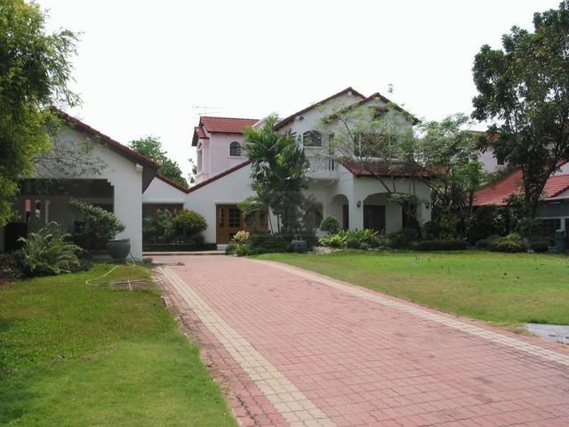 PB5422 ให้เช่าบ้านเดี่ยว ซอยศรีด่าน14 หมู่บ้าน บ้านลดาวัลย์ ศรีนครินทร์ ใกล้ โรงเรียนบางกอกพัฒนา 1
