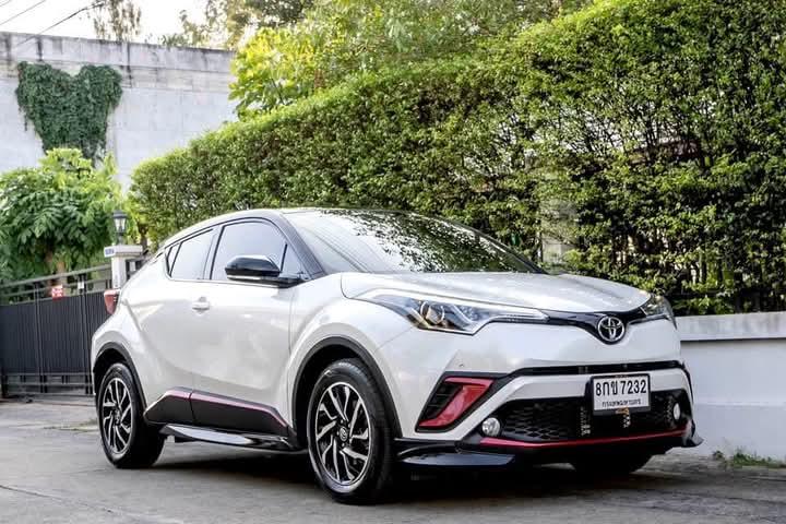 TOYOTA CHR สีขาว 1