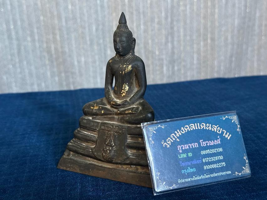 พระบูชาหลวงพ่อพระพุทธโสธร ภปร วัดโสธรวราราม ฉะเชิงเทรา ปี2536 หน้าตัก3นิ้ว สูง5.4นิ้ว เนื้อทองเหลือง บูชา2200บาท รูปย่อยที่ 3