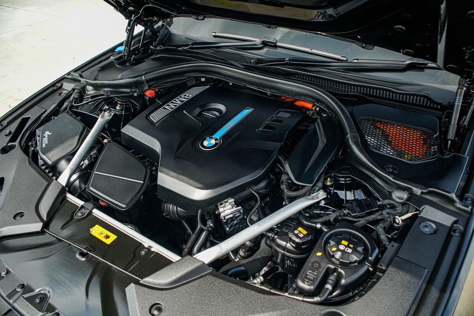(แจ้งรหัสรถ CBL8588) BMW 530e 2.0 M Sport G30 AT 2018 รูปที่ 12