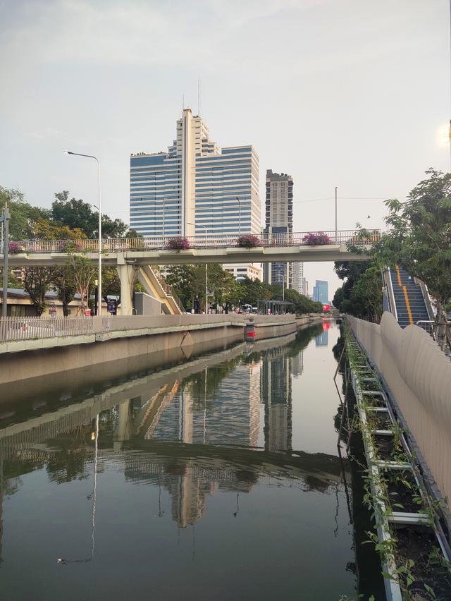 ขายตึกแถวติดแยกใหญ่ ถนนจันทน์ สาทร  5 ชั้น 18 ตร.วา ทำเลท ง 14