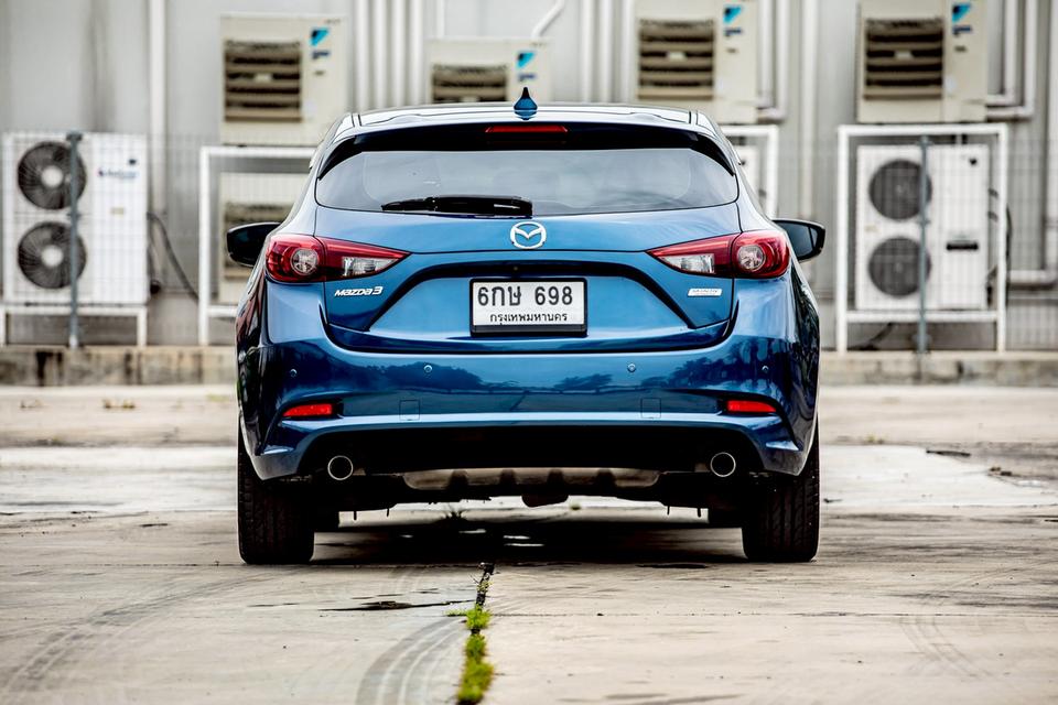 Mazda3 Skyactiv 2.0S MNC ปี 2018 สีเงิน มือเดียวป้ายแดง