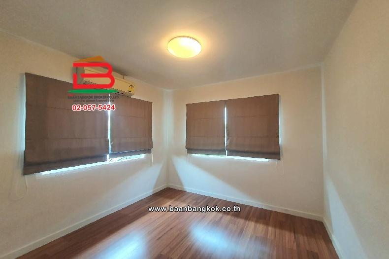 บ้านเดี่ยว หมู่บ้านพฤกษ์ลดา 3 เนื้อที่ 54.4 ตร.ว (อยู่ตรงข้ามกับโรงเรียนบีคอนเฮาส์ แย้มสอาดรังสิต) ตำบลลาดสวาย อำเภอลำลูกกา ปทุมธานี 11