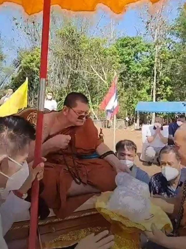 สีผึ้งโครตขุนแผน ปี๒๕๖๖< หลวงปู่อุดมทรัพย์ สิริคุตโต สำนักสงฆ์เวฬุวัน จ.ศรีสะเกษ > รูปที่ 5