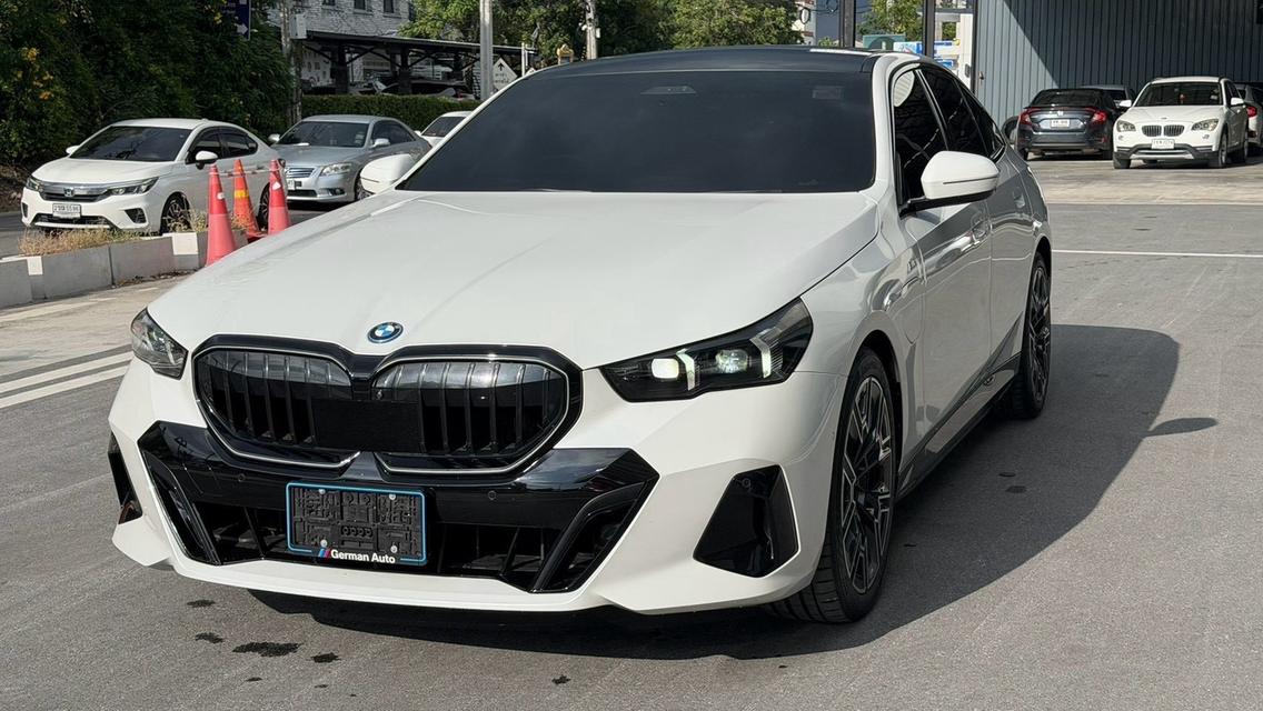 (แจ้งรหัสรถ KPV53) 2024 BMW 530e M SPORT PRO G60 รูปที่ 2