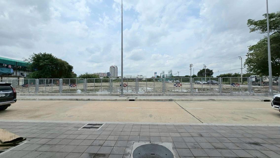 ที่ดิน พระราม 9 ซอย 21 เนื้อที่ 2-1-4.4 ไร่  (ติดสถานีไฟฟ้าสีส้ม) 470,000 Baht 086-3184435 2