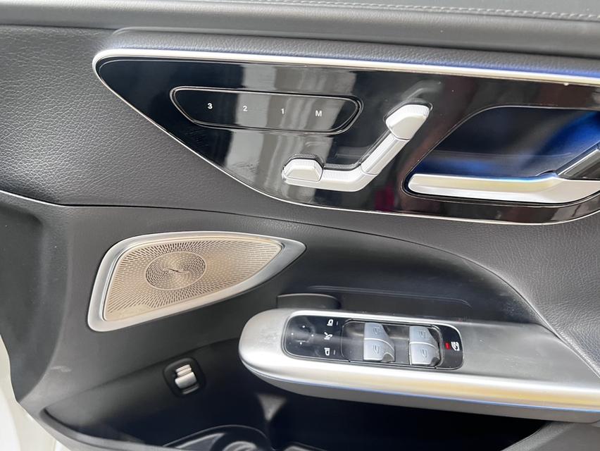 รหัสรถ KPV6703 2023 Benz C220d AMG หลังคาแก้ว 11