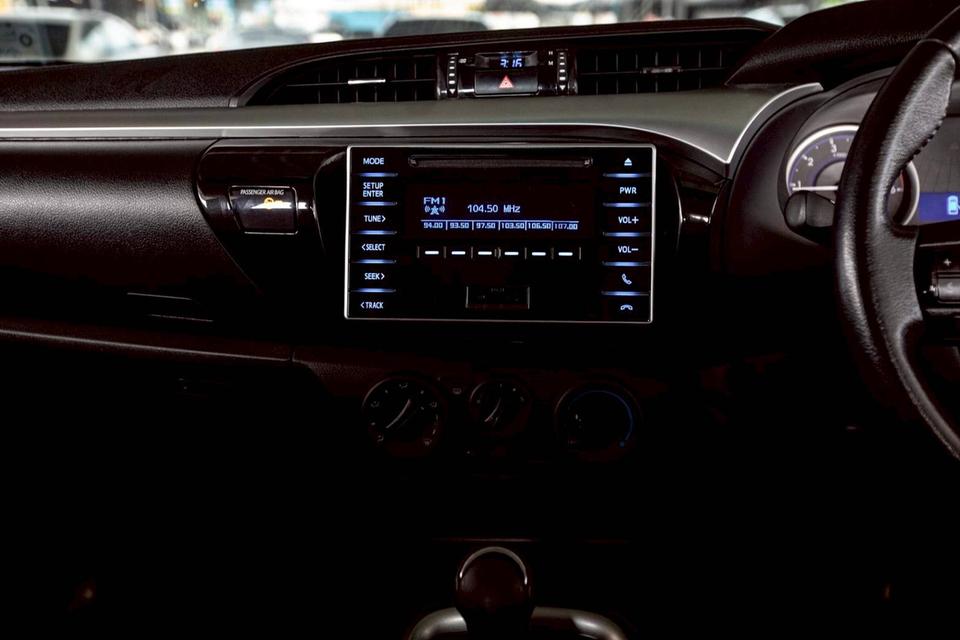 TOYOTA HILUX REVO 2.4 E DOUBLE CAB สีเทา ปี 2017  17