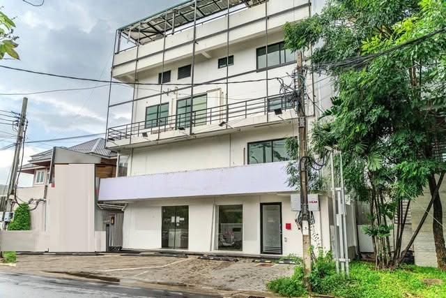 MBR47 หรูหราโอ่อ่า! ปล่อยเช่าอาคารสำนักงาน 4.5 ชั้น ศรีนครินทร์-พรีเมียร์ 1 ฝ้าเพดานสูง มีลิฟต์ จอดรถ 5 คัน เหมาะทำโชว์รูมและออฟฟิศ 1
