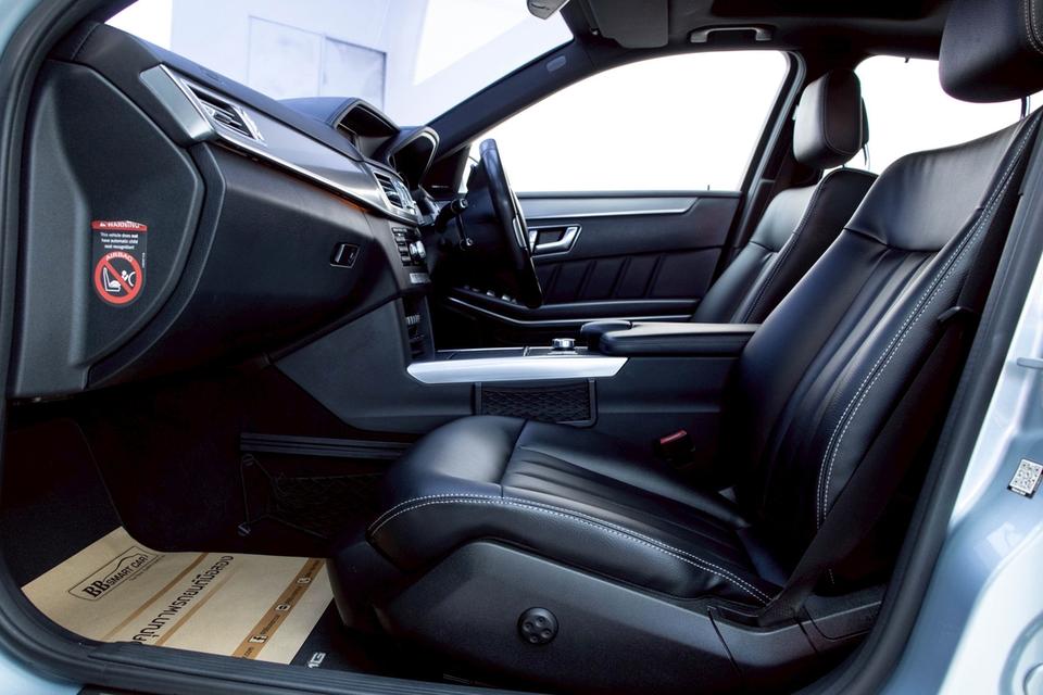ขยับมาขับเบนซ์ในราคาสุดคุ้ม! Mercedes-Benz E300 BlueTEC Hybrid W212 AT 2016 ✨ รูปที่ 8