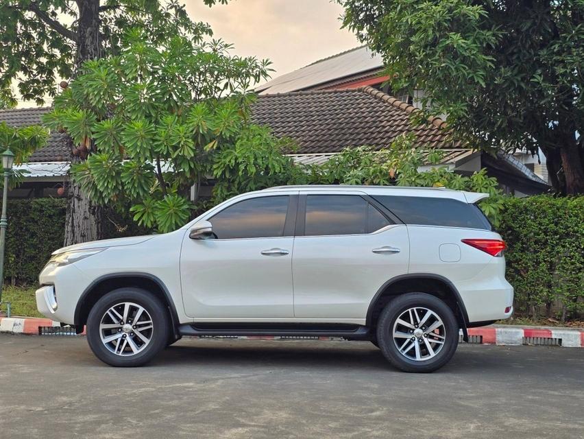 Toyota Fortuner 2.4 V 2WD ปี2015 จด2016 4