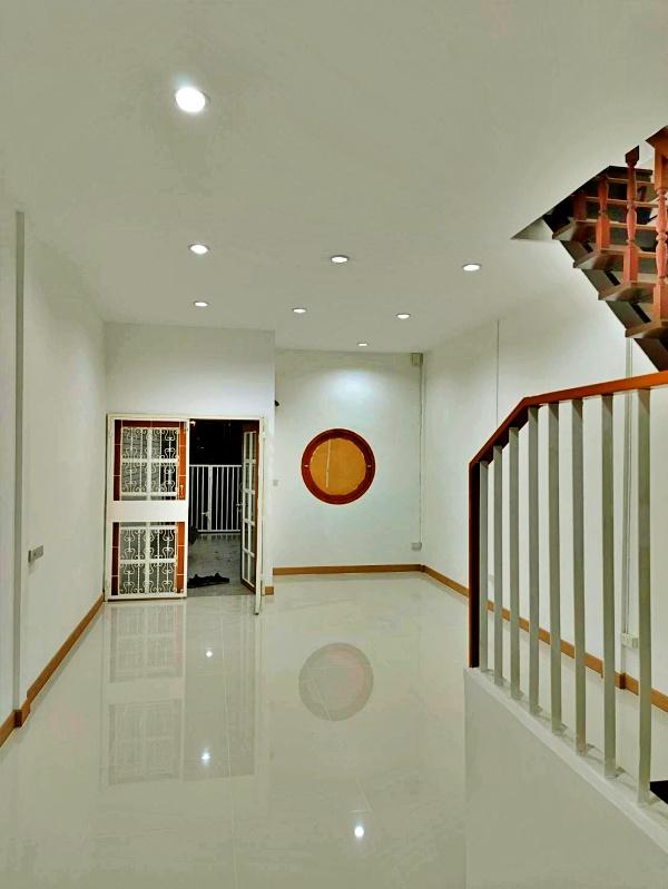 🏡 ขายทาวน์โฮมมินิมอล ใกล้รถไฟฟ้าสายสีชมพู เพียง 800 ม. ราคาดี ไม่มีค่าส่วนกลาง! 6