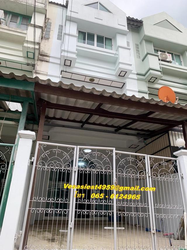 ทาวน์เฮ้าส์ 3 ชั้น หมู่บ้านเกษรา คลาสสิคโฮม เสรีไทย 4 ห้อนนอน 3 ห้องน้ำ 1