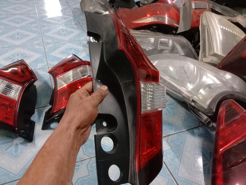 ไฟท้าย nissan note ปี 2019 4