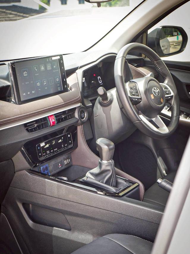 TOYOTA YARIS ATIV 1.2 Smart เกียร์ Auto สีเทา ปี2024 8