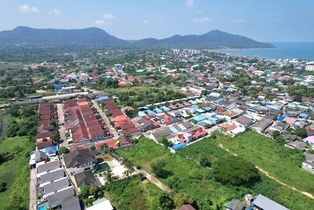 ขายที่ดินฝั่งทะเล บางเสร่ อยู่ในแหล่งชุมชน ใกล้สาธารณูปโภค ตลาด แหละท่องเที่ยว