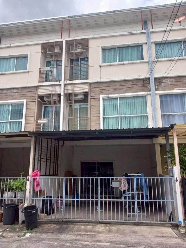 ขายทาวน์โฮม 3 ชั้น หมู่บ้านวิลเลจ ซิตี้ ซ.พัฒนาการ 38 พร้อมผู้เช่า (N.1824)