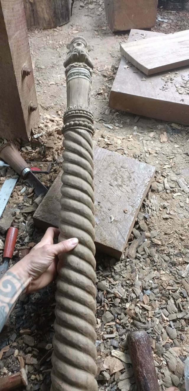 รับแกะสลัก งานไม้สัก รับแกะสลักตามแบบ แกะมือ ช่างล้านนา สล่าแกะสลักไม้ 4