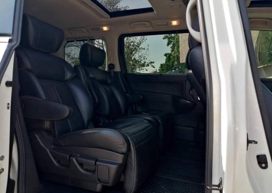 Nissan Elgrand 2.5 Highway Star ปี 2015 ขายราคาถูก 3