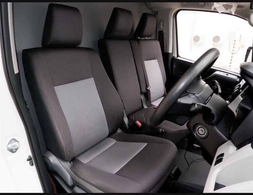 Toyota HIACE 2.8 MT Eco Van 202020 8