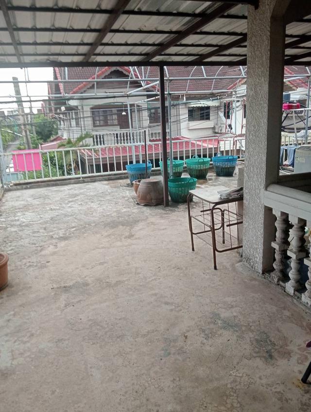 บ้านพักที่อยู่อาศัยย่านลาดพร้าว 9