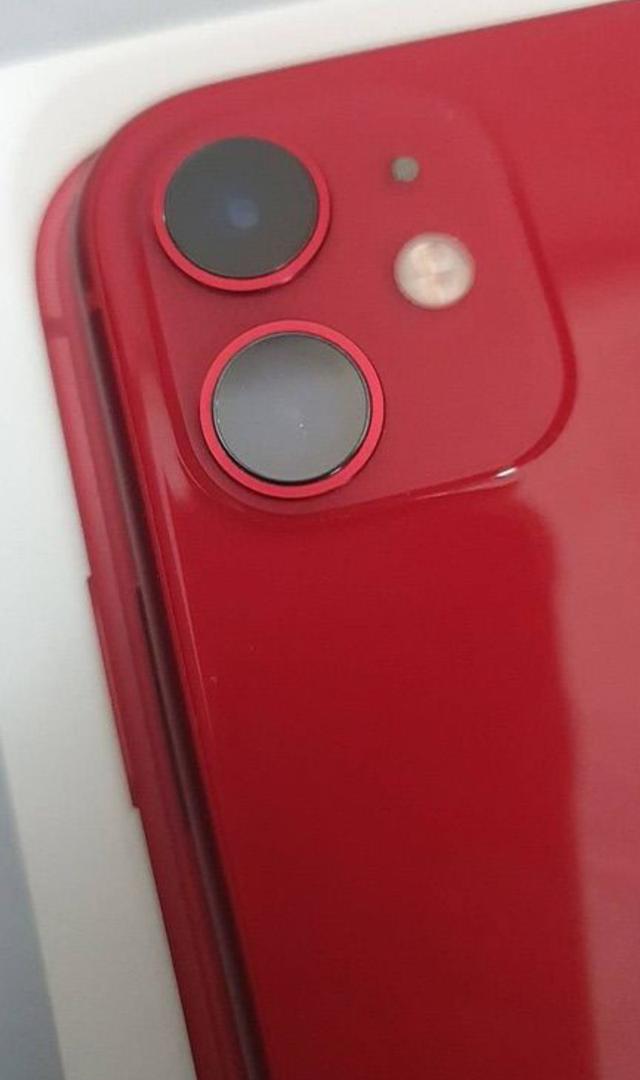 iPhone 11 สีแดง 2