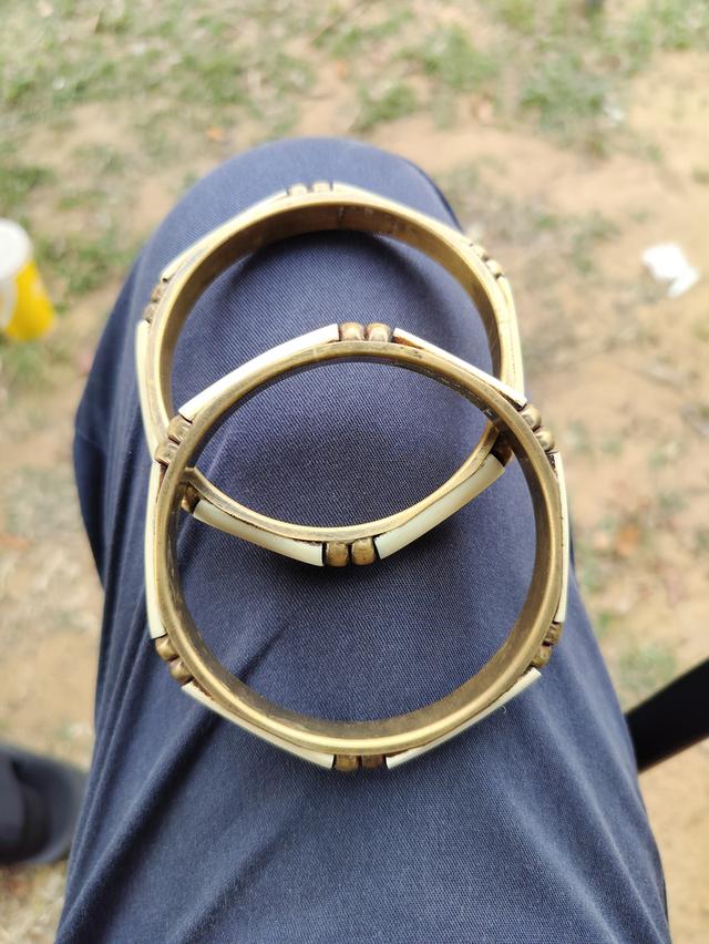 กำไลข้อมือกระดูกและทองสัมฤทธิ์สไตล์วินเทจ  ของเก่าหายาก