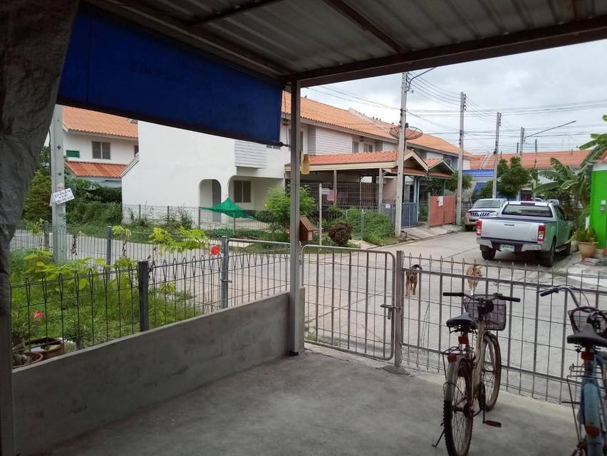 ขายทาวน์โฮมขนาด 16 ตรว 2ชั้น 2ห้องนอน 1ห้องน้ำ แถมแอร์ 2เครื่อง ขนาด 12,000btu / ขนาด 18,000btu ราคา 750,000บาท รังสิตคลอง 9 Tel.083 871 1805 3