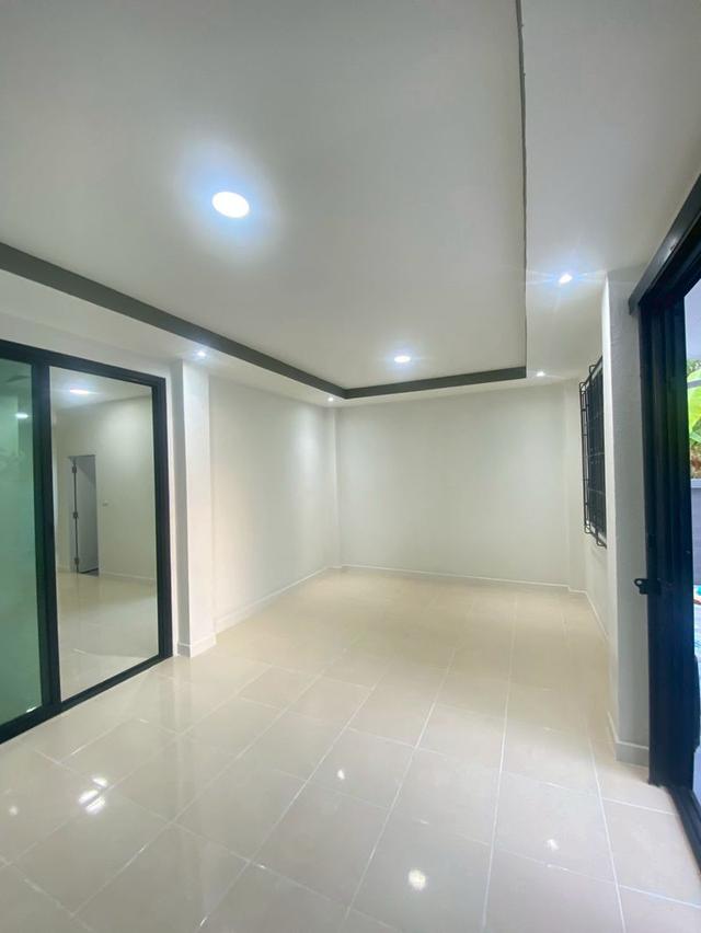 🏡 ขายบ้านเดี่ยว 2 ชั้น รีโนเวทใหม่ทั้งหลัง พร้อมอยู่ ซอยรามอินทรา 8 แยก 3 เนื้อที่ 50 ตร.ว. ทำเลดี ห่างถนนรามอินทราเพียง 820 ม. ใกล้รถไฟฟ้า กม.4 10