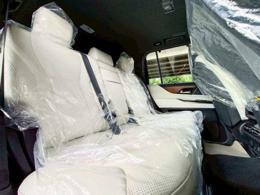 รหัสรถ PEAT53 LEXUS LX600 7 seat เครื่อง 3.5 turbo 415 แรงม้า 11