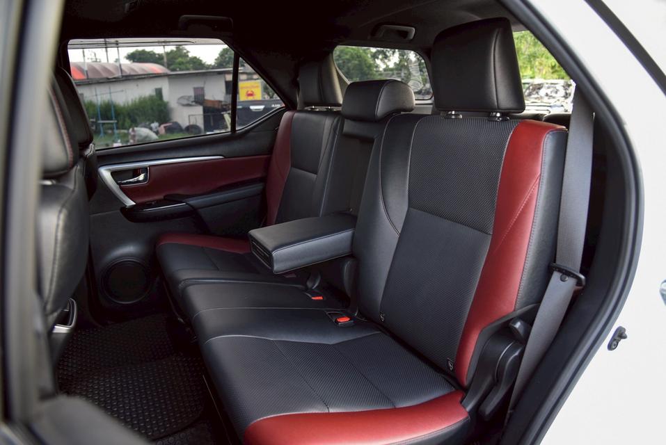 รหัสรถ CBL7963 TOYOTA FORTUNER 2.8 Legender (Black Top) 2WD AT 2022 16