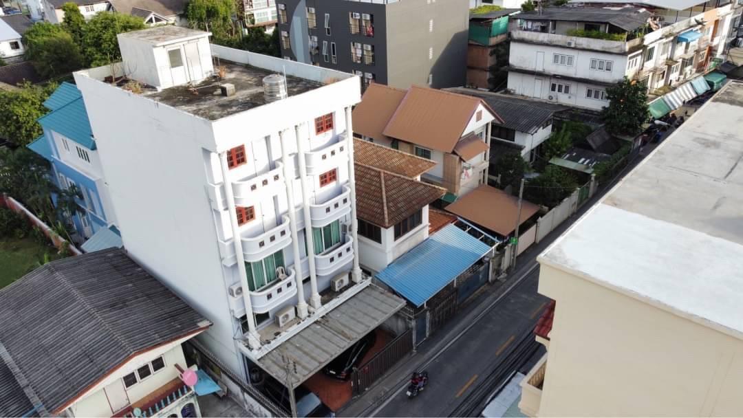 อาคารพาณิชย์ 2 ห้องที่ ตีทะลุกัน 1