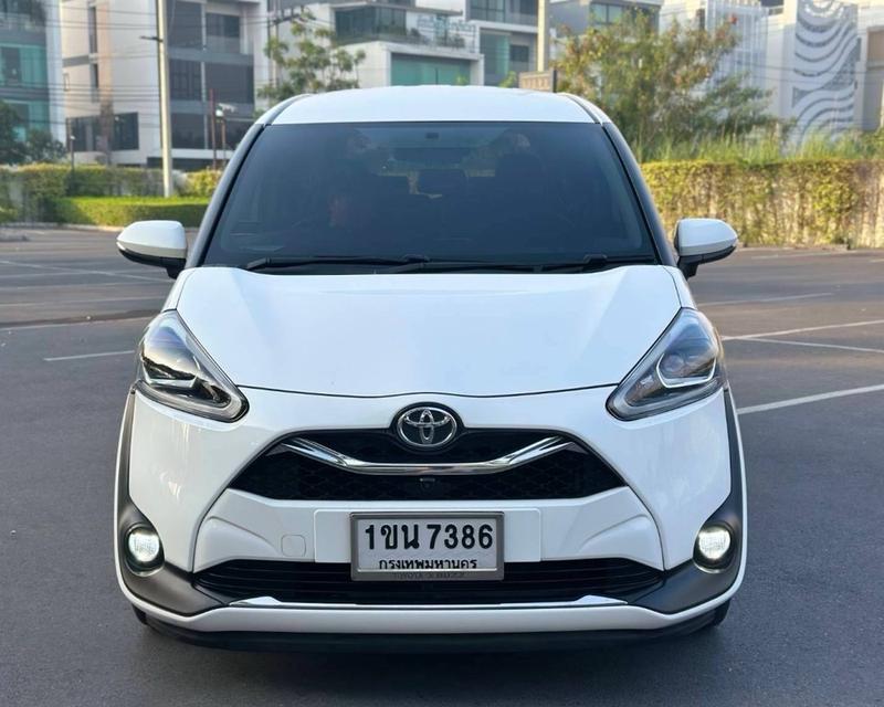 รหัส QT7386 TOYOTA SIENTA 1.5 V เกียร์ Auto สีขาว ปี 2020 จด 2020 แท้  3