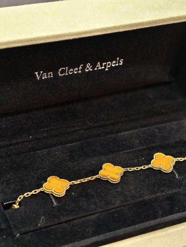 ข้อมือ Van Cleef & Arpels 3