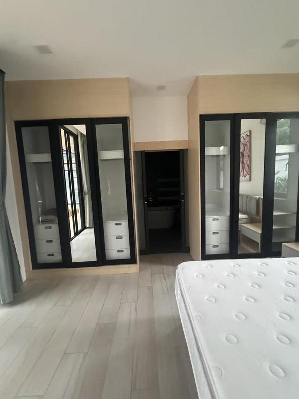 Luxury villa with a private swimming pool for sale in Phuket City. Conveniently 17