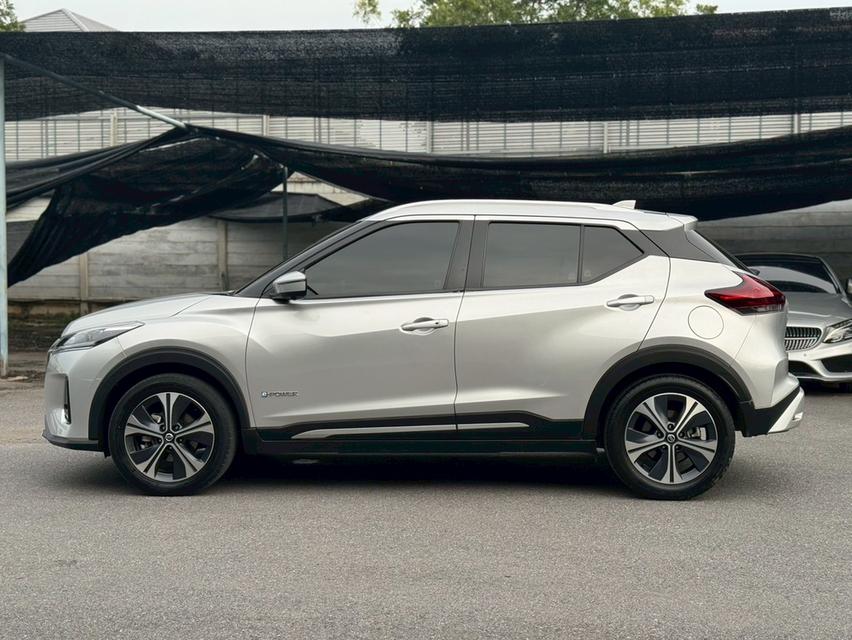 NISSAN Kicks Wagon 4dr V FWD 1.2i Y22 (mnc)สีเทา ออโต้  รถสวยรถบ้านสภาพป้ายแดง 4