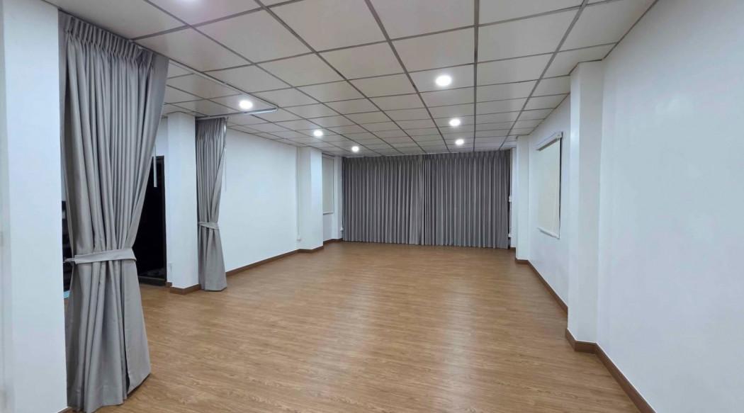 ให้เช่า บ้านเดี่ยว 2 ชั้น หมู่บ้านระเบียงทอง 4 - 50 ตร.ว. ซอยนาคนิวาส 44 ใกล้เดอะคริสตัลพาร์ค เอกมัย–รามอินทรา 3