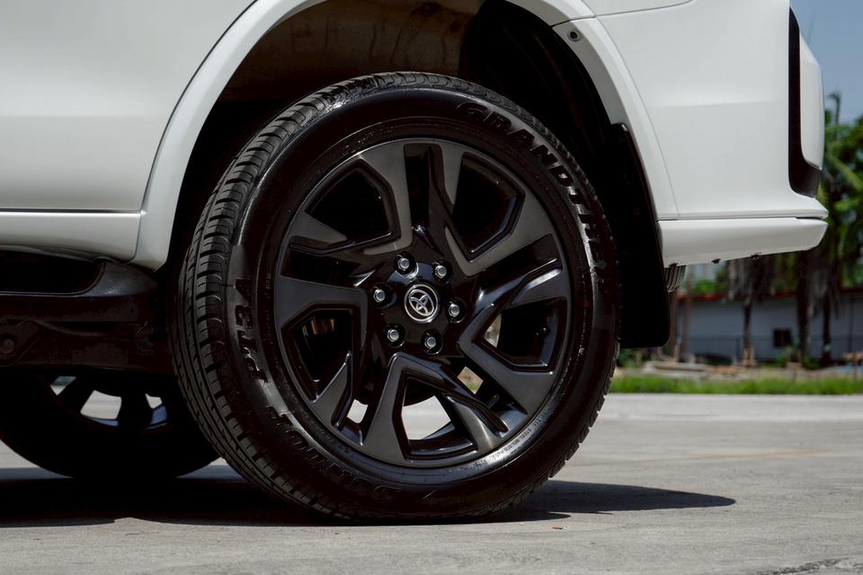 รหัสรถ CBL9659 TOYOTA FORTUNER 2.8 GR Sport (Black Top) 4WD AT 2023 รูปย่อยที่ 2