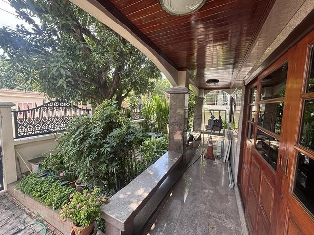 ขายบ้านเดี่ยว 2 ชั้น ใจกลางสุขุมวิท 67 ตรว. หมู่บ้านผกามาศ สุขุมวิท 71 ปรีดี 14 หรือเข้าทางพัฒนาการ 20 ได้ เฟอร์นิเจอร์ไ 2